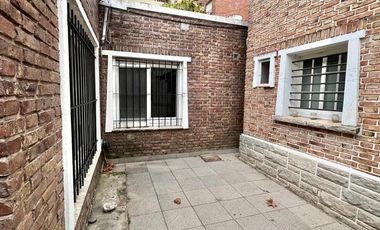 Casa en  ADROGUE EN EXCELENTE UBICACION