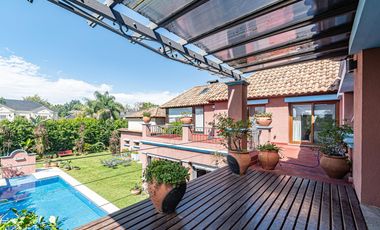 Exclusiva Casa de Categoría. 7 Ambientes, 5 Suites. Jardín, Pileta, Cocheras. Las Caletas - Nordelta