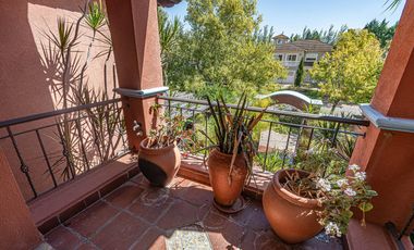 Exclusiva Casa de Categoría. 7 Ambientes, 5 Suites. Jardín, Pileta, Cocheras. Las Caletas - Nordelta