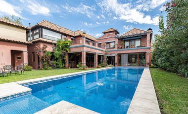 Exclusiva Casa de Categoría. 7 Ambientes, 5 Suites. Jardín, Pileta, Cocheras. Las Caletas - Nordelta