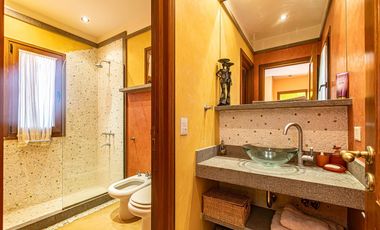 Exclusiva Casa de Categoría. 7 Ambientes, 5 Suites. Jardín, Pileta, Cocheras. Las Caletas - Nordelta