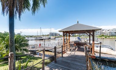 Exclusiva Casa de Categoría. 7 Ambientes, 5 Suites. Jardín, Pileta, Cocheras. Las Caletas - Nordelta