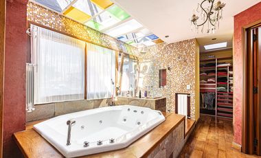 Exclusiva Casa de Categoría. 7 Ambientes, 5 Suites. Jardín, Pileta, Cocheras. Las Caletas - Nordelta