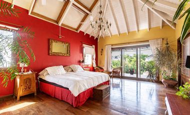 Exclusiva Casa de Categoría. 7 Ambientes, 5 Suites. Jardín, Pileta, Cocheras. Las Caletas - Nordelta