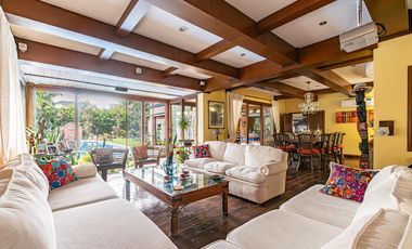 Exclusiva Casa de Categoría. 7 Ambientes, 5 Suites. Jardín, Pileta, Cocheras. Las Caletas - Nordelta