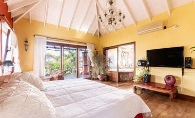 Exclusiva Casa de Categoría. 7 Ambientes, 5 Suites. Jardín, Pileta, Cocheras. Las Caletas - Nordelta