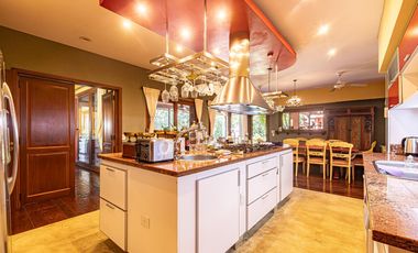 Exclusiva Casa de Categoría. 7 Ambientes, 5 Suites. Jardín, Pileta, Cocheras. Las Caletas - Nordelta