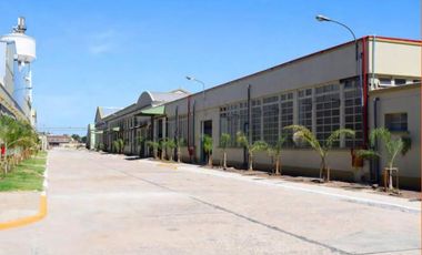 Excelente Deposito en Alquiler en Parque Ader