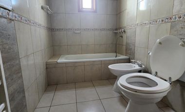 Amplia casa de 3 dormitorios en alquiler