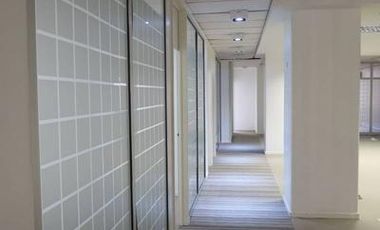 Oficina en alquiler lista para entrar sobre Av 9 de julio