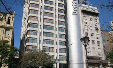 Oficina en alquiler lista para entrar sobre Av 9 de julio