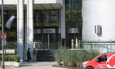 Oficina en alquiler lista para entrar sobre Av 9 de julio