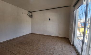 Casa con local en venta, con uso de suelo mixto tipo C