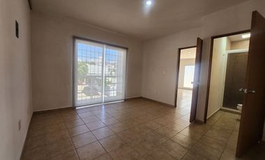 Casa con local en venta, con uso de suelo mixto tipo C