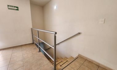 Casa con local en venta, con uso de suelo mixto tipo C
