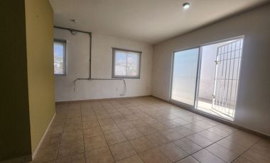Casa con local en venta, con uso de suelo mixto tipo C