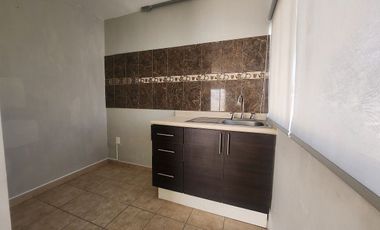 Casa con local en venta, con uso de suelo mixto tipo C