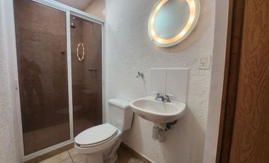 Casa con local en venta, con uso de suelo mixto tipo C