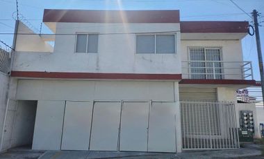 Casa con local en venta, con uso de suelo mixto tipo C