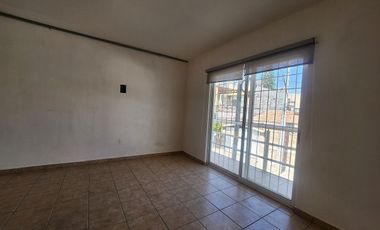 Casa con local en venta, con uso de suelo mixto tipo C