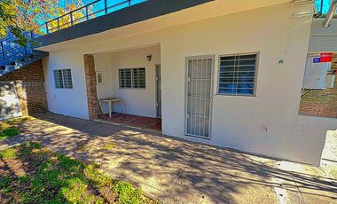 Casa 2 ambientes con terraza y gran fondo Rafael Calzada