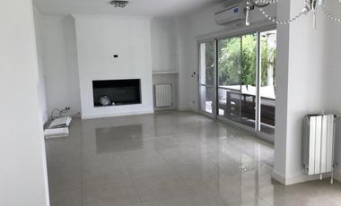 Casa al agua con 4 dormitorios en alquiler en el barrio  Los Castores Nordelta