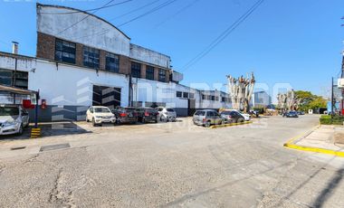 Depósito de 365 M2 - Predio con seguridad Munro