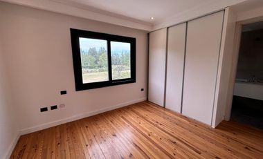 Casa 5 ambientes VENTA Saint Thomas Canning