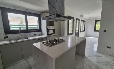Casa 5 ambientes VENTA Saint Thomas Canning