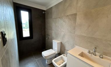 Casa 5 ambientes VENTA Saint Thomas Canning