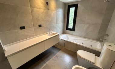 Casa 5 ambientes VENTA Saint Thomas Canning