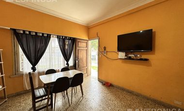 Casa en venta de tres ambientes en Moron