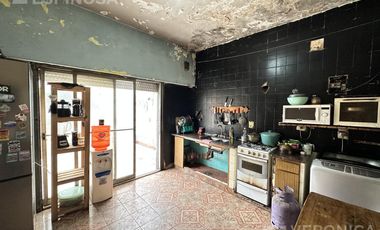 Casa en venta de tres ambientes en Moron