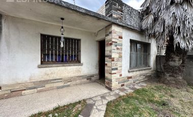 Casa en venta de tres ambientes en Moron