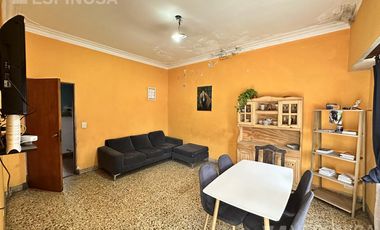 Casa en venta de tres ambientes en Moron
