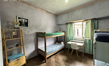 Casa en venta de tres ambientes en Moron