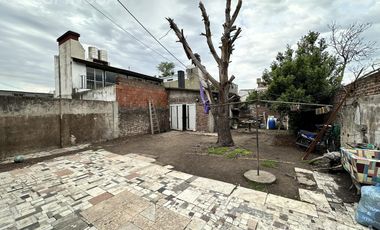 Casa en venta de tres ambientes en Moron