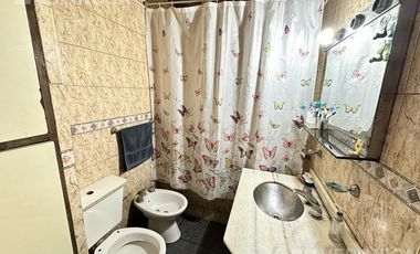 Casa en venta de tres ambientes en Moron