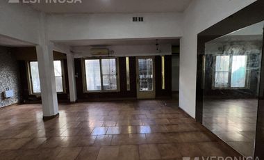 Casa en venta en Moron