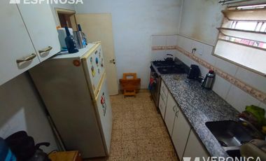 Casa de tres ambientes en venta,Moron. Lote propio de 10,20 x 33x30-