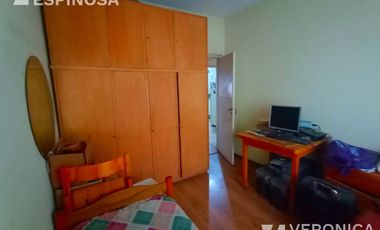 Casa de tres ambientes en venta,Moron. Lote propio de 10,20 x 33x30-