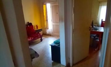 Casa de tres ambientes en venta,Moron. Lote propio de 10,20 x 33x30-