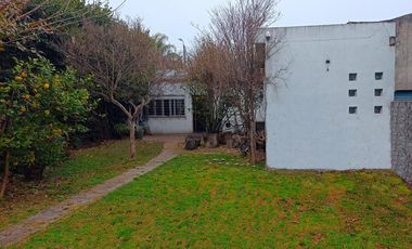 Casa de tres ambientes en venta,Moron. Lote propio de 10,20 x 33x30-