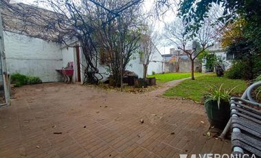 Casa de tres ambientes en venta,Moron. Lote propio de 10,20 x 33x30-