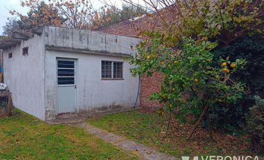 Casa de tres ambientes en venta,Moron. Lote propio de 10,20 x 33x30-