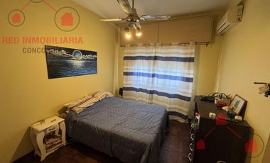 Departamento  céntrico en segundo piso por escalera, con dos dormitorios, baño, cocina, living comedor, lavcadero.