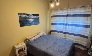 Departamento  céntrico en segundo piso por escalera, con dos dormitorios, baño, cocina, living comedor, lavcadero.