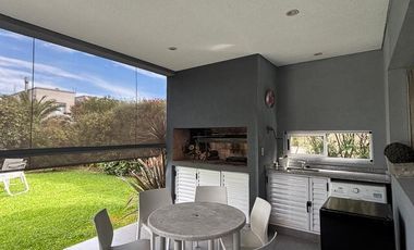 Casa en Venta Altos de Hudson 2 de 3 dormitorios, parque y pileta