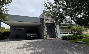 Casa en Venta Altos de Hudson 2 de 3 dormitorios, parque y pileta