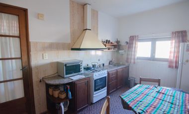 Casa de tres dormitorios con local comercial y quincho | San Carlos de Bolívar